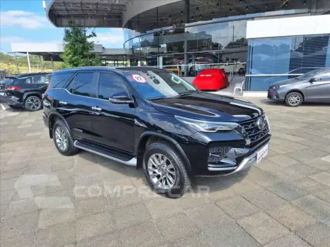 HILUX SW4 2.8 D-4D TURBO DIESEL SRX 7L 4X4 AUTOMÁ