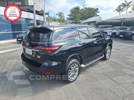HILUX SW4 2.8 D-4D TURBO DIESEL SRX 7L 4X4 AUTOMÁ