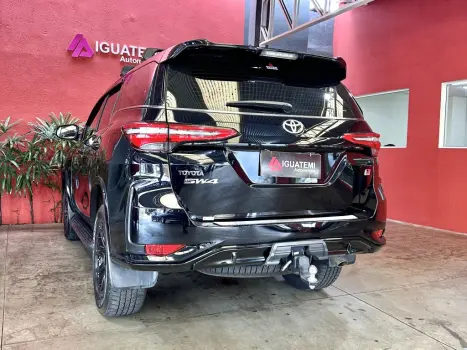 HILUX SW4 2.8 D-4D TURBO DIESEL GR-S 7L 4X4 AUTOMÁTICO