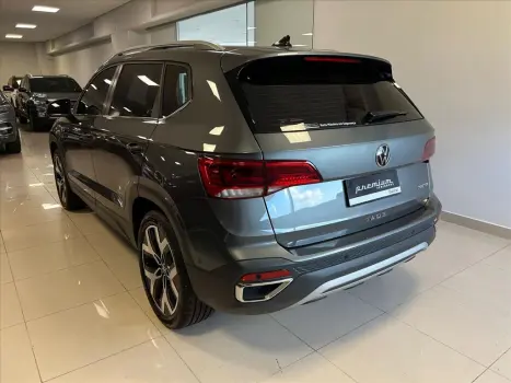 TAOS 1.4 250 TSI TOTAL FLEX HIGHLINE AUTOMÁTICO
