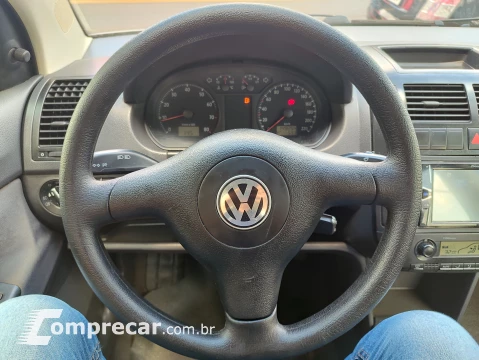 Volkswagen POLO 1.6 MI Sportline 8V 4 portas