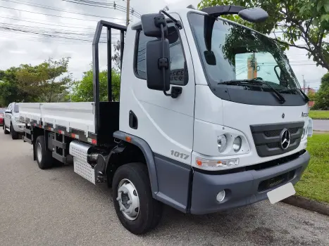 Accelo 1017 + Carroceria