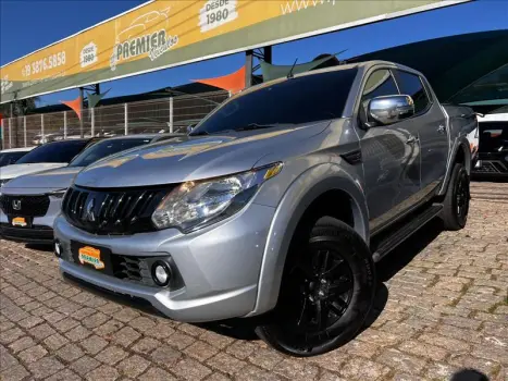 Mitsubishi L200 TRITON 2.4 16V Turbo Sport Hpe-s CD 4X4 4 portas