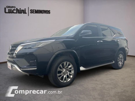 Toyota HILUX SW4 2.8 D-4D TURBO DIESEL SRX 7L 4X4 AUTOMÁ 4 portas