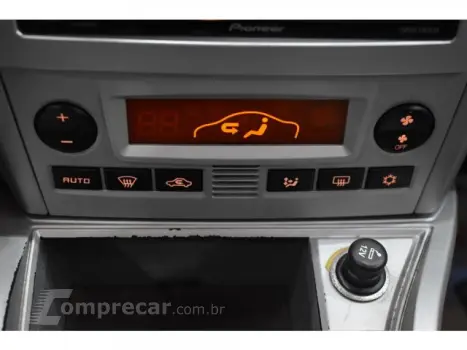 VECTRA SEDAN - 2.0 MPFI ELEGANCE 8V 4P MANUAL