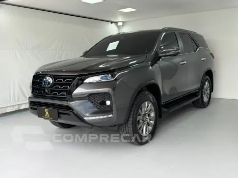 Toyota HILUX SW4 2.8 D-4d Turbo SRX 7L 4X4 4 portas