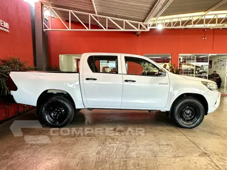 HILUX HILUX CD STD 2.8 16V TURBO DIE 4X4 4P C/AR