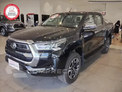 Toyota HILUX 2.8 D-4D TURBO DIESEL CD SRX 4X4 AUTOMÁTICO 4 portas