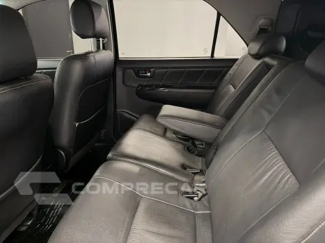 HILUX SW4 3.0 SRV 4X4 7 LUGARES 16V TURBO INTERCOOLER DIESEL