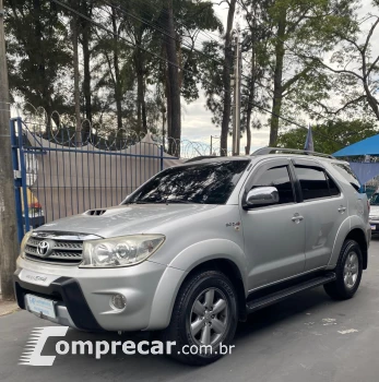 Toyota Hilux SW4 3.0 16V 4P SRV 4X4 7 LUGARES TURBO DIESEL AUTOMÁTI 4 portas