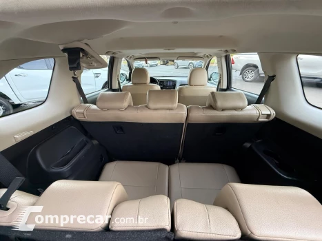 OUTLANDER 2.2 MIVEC DI-D DIESEL HPE-S AWD AUTOMÁTICO
