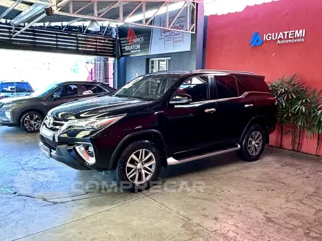 Toyota HILUX SW4 2.8 SRX 4X4 7 LUGARES 16V TURBO INTERCOOLER DIESEL 4 portas