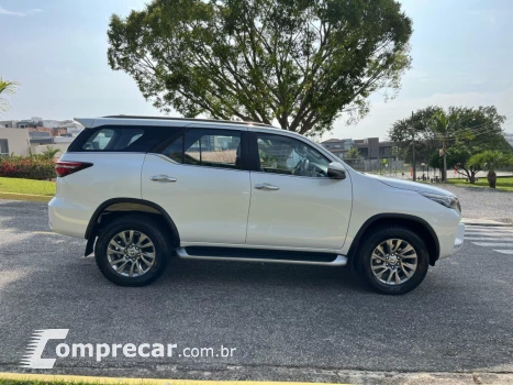 HILUX SW4 2.8 D-4D TURBO DIESEL SRX 4X4 AUTOMÁTICO