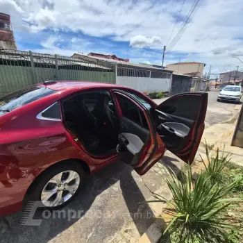 ONIX 1.0 Turbo Plus Premier