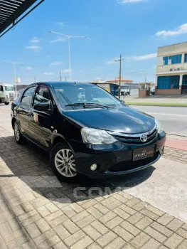 Toyota ETIOS 1.5 XLS Sedan 16V 4 portas
