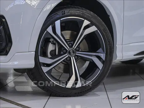 Q3 2.0 40 TFSI Performance Black Quattro