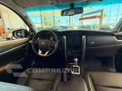 HILUX SW4 - 2.8 SRX 4X4 7 LUGARES 16V TURBO INTERCOOLER 4P A