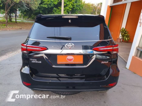 Hilux SW4 2.8 4P SRX 4X4 7 LUGARES TURBO DIESEL AUTOMÁTICO