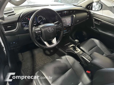 HILUX SW4 2.8 D-4D TURBO DIESEL SRX 7L 4X4 AUTOMÁTICO