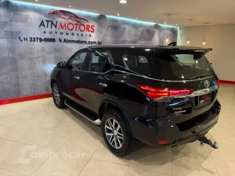 Hilux SW4 2.8 16V 4P SRX PLATINUM 4X4 7 LUGARES TURBO DIESEL