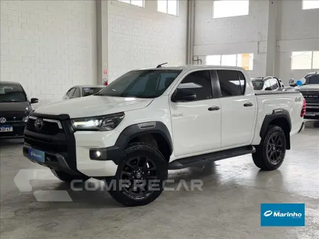 Toyota HILUX 2.8 D-4D TURBO DIESEL CD CONQUEST 4X4 AUTOM 4 portas