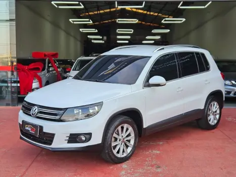 Volkswagen TIGUAN 2.0 TSI 16V 200cv Tiptronic 5p 4 portas