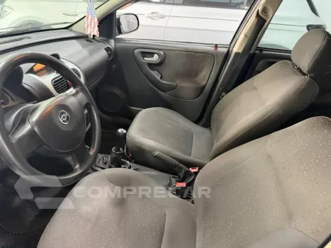 CORSA SEDAN PREMIUM
