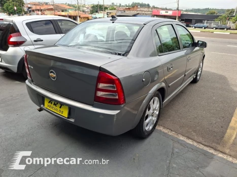 ASTRA 1.8 MPFI Comfort Sedan 8V