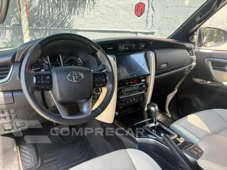 HILUX SW4 - 2.8 D-4D TURBO DIAMOND 7L 4X4 AUTOMÁTICO
