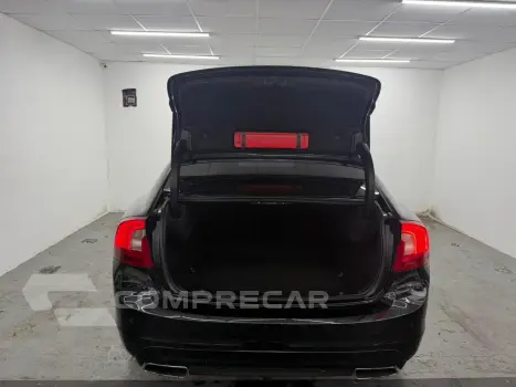S60 T-5 MOMENTUM 2.0 245cv 4p