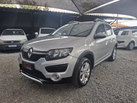 Renault SANDERO - 1.6 STEPWAY 8V 4P MANUAL 4 portas