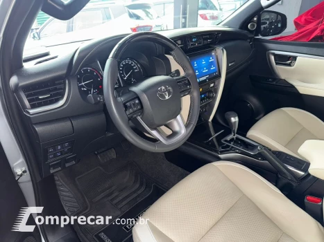 HILUX SW4 2.8 SRX Diamond 4X4 7 Lugares 16V Turbo Intercoole