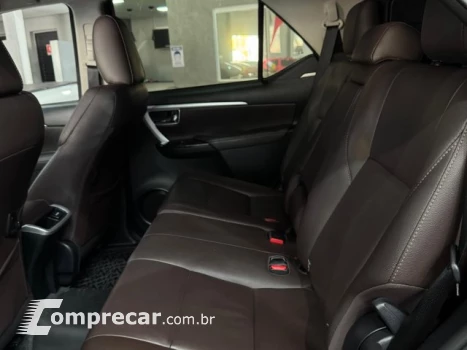 HILUX SW4 - 2.8 D-4D TURBO SRX 7L 4X4 AUTOMÁTICO