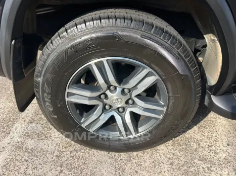 HILUX SW4 2.7 SRV 7 Lugares 4X2 16V