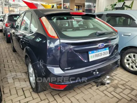FOCUS HATCH - 2.0 GLX 16V 4P AUTOMÁTICO