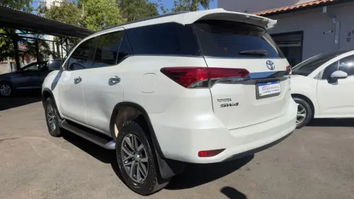 Hilux SW4 2.8 4P SRX 4X4 7 LUGARES TURBO DIESEL AUTOMÁTICO