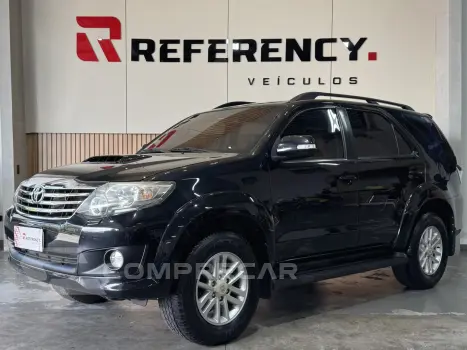 Toyota HILUX SW4 3.0 SRV 4X4 7 LUGARES 16V TURBO INTERCOOLER DIESEL 4 portas