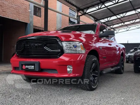 RAM CLASSIC 5.7 V8 GASOLINA LARAMIE NIGHT EDITION CD 4X4 AUTOMÁT 4 portas