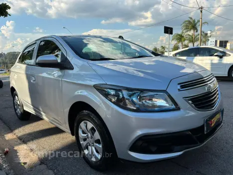 CHEVROLET ONIX 1.0 LT 4 portas