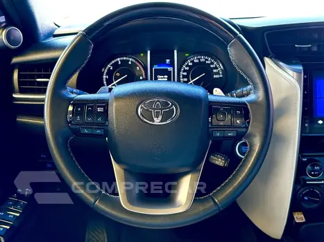 HILUX SW4 2.8 D-4D TURBO DIESEL DIAMOND 7L 4X4 AUTOMÁTICO