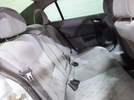 VECTRA SEDAN - 2.0 MPFI ELEGANCE 8V 4P MANUAL