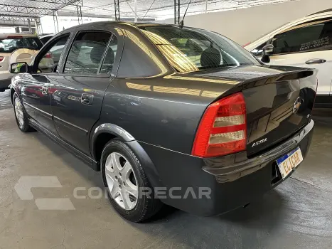 ASTRA 2.0 MPFI Advantage Sedan 8V