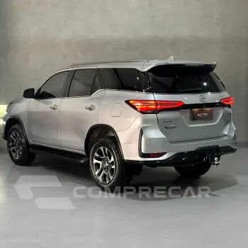 Hilux SW4 SRX Plat. 4x4 2.8 TB Die. Aut.