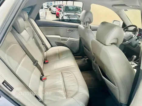 AZERA 3.3 MPFI GLS Sedan V6 24V