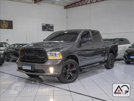 CLASSIC 5.7 V8 Laramie Night Edition CD 4X4