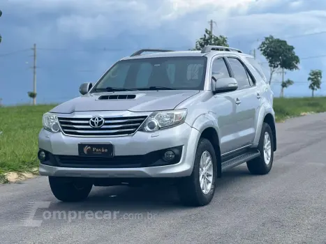 Toyota HILUX SW4 3.0 SRV 4X4 7 Lugares 16V Turbo Intercooler 4 portas