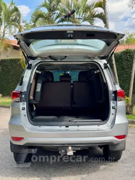 HILUX SW4 2.7 SR 4X2 7 Lugares 16V