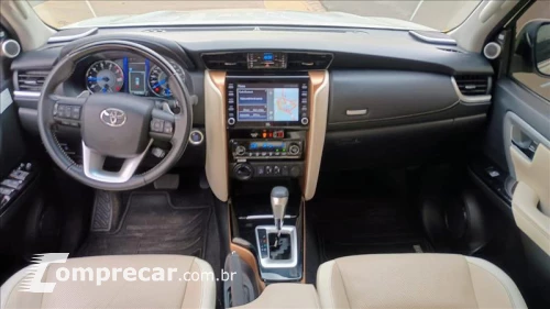 HILUX SW4 2.8 SRX Diamond 4X4 7 Lugares 16V Turbo Intercoole