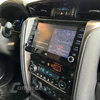 HILUX 2.8 SW4 4X4 8V