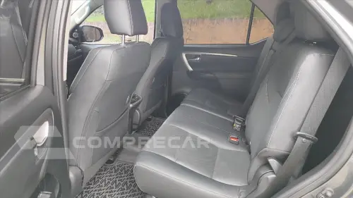 HILUX SW4 2.8 D-4D TURBO DIESEL SRX 4X4 AUTOMÁTICO